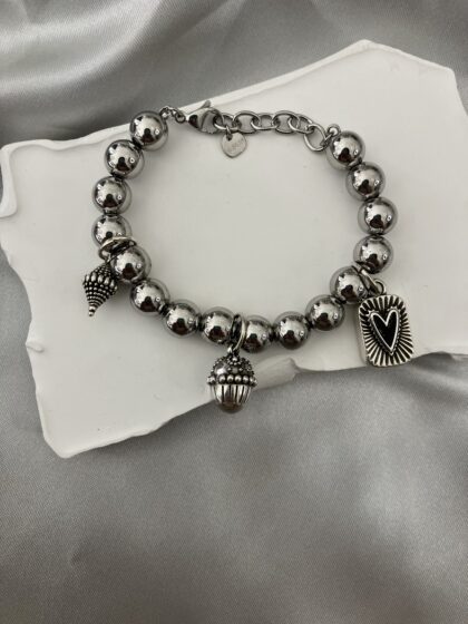 Βραχιόλι με αιματίτες και κρεμαστά charms